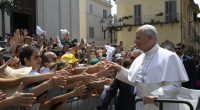 O Papa: a indústria do consumo envenena o coração. Deus nos abre à alegria
