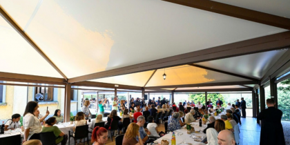 Papa almoça com os pobres: a fragilidade como força para as comunidades
