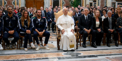 Papa: o esporte contribui para encontros pacíficos entre os povos e para a fraternidade