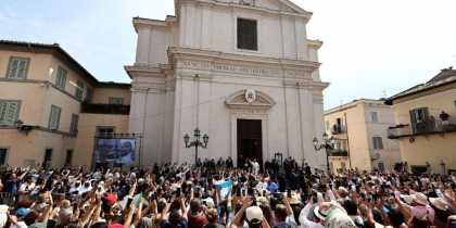 O Papa: missas de agosto em Assis, Rimini e duas vezes em Castel Gandolfo