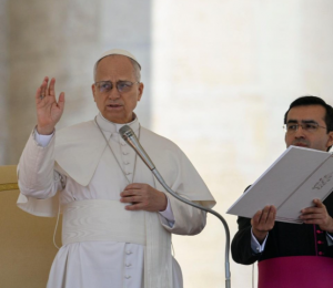 Papa: na Igreja, a hierarquia existe em função do serviço, não do poder