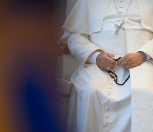 Papa: implorar piedade e não se acusar mutuamente nos conflitos