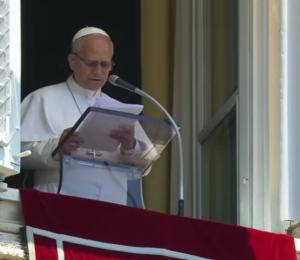 Papa: obcecados por ter e possuir, Jesus nos convida a abraçar a Cruz
