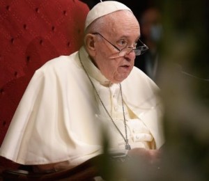 O Papa: quebrar o espelho da vaidade e encontrar Deus na humildade